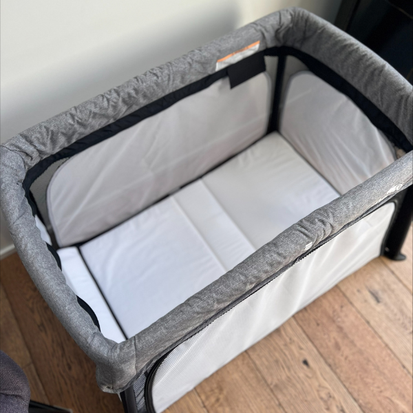 MOOSE Emmett Travel Cot (with 2 FREE fitted sheets)